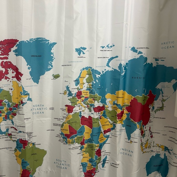 Beautiful and educative shower white curtain with world map in color. - Picture 3 of 7